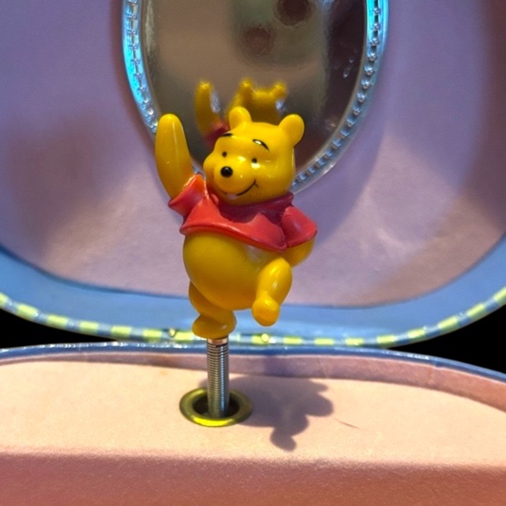 Winnie the Pooh Heart-Shaped Jewelry Music Box - Picture 6 of 14